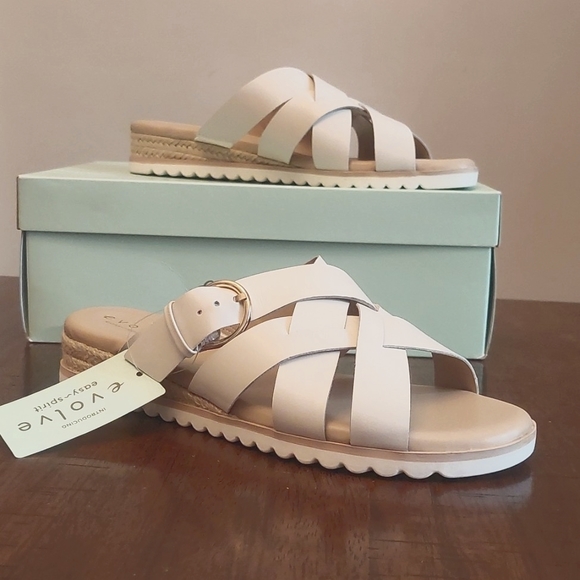 Easy Spirit Wide-fit Sandals - Picture 2 of 10